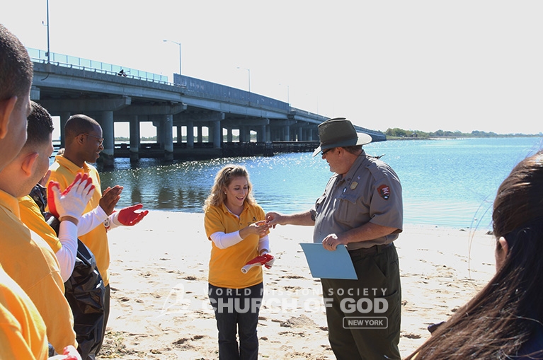 world mission society church of god in queens, long island, wmscog, howard beach cleanup, east coast volunteer service day 2016