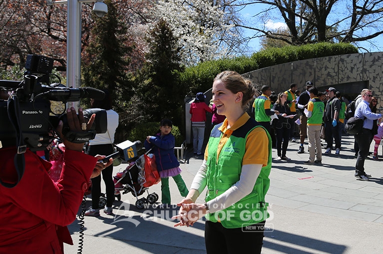 World Mission Society Church of God, Church of God, green vests, smiles, yellow shirt, volunteers, Brooklyn, Cherry Blossom, brooklyn, botanic garden, news12 brooklyn, friendly, helpful, WMSCOG