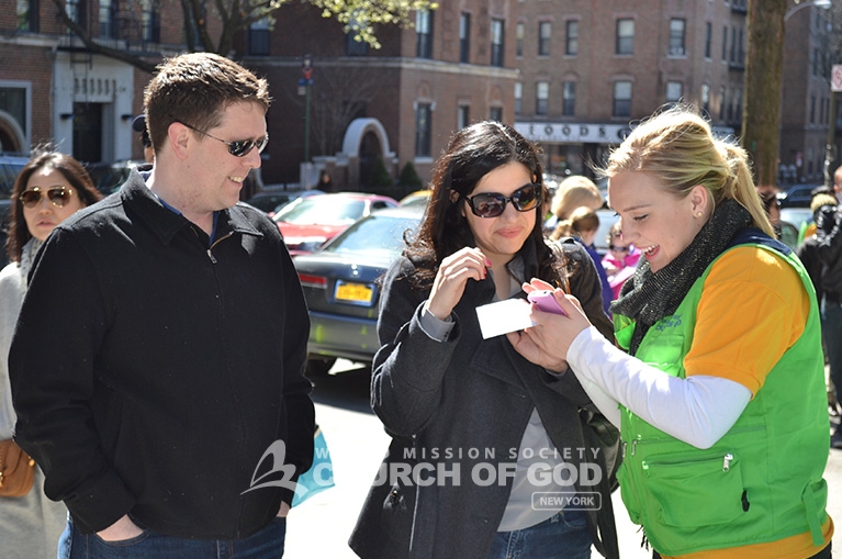 World Mission Society Church of God, Church of God, green vests, smiles, yellow shirt, volunteers, Brooklyn, Cherry Blossom, brooklyn, botanic garden, news12 brooklyn, friendly, helpful, WMSCOG