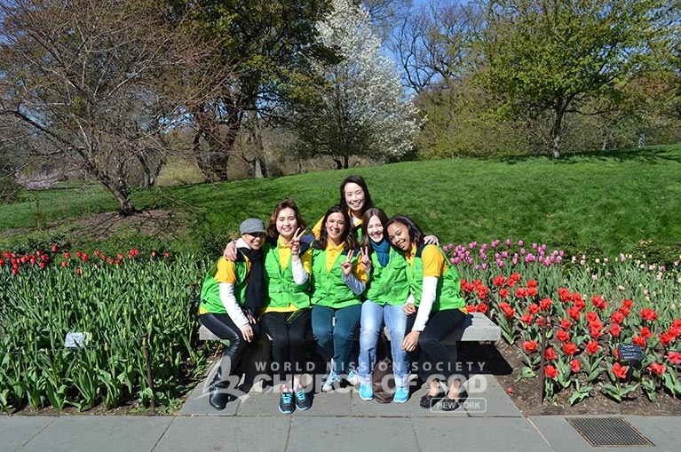 World Mission Society Church of God, Church of God, WMSCOG, green vest, yellow shirts, volunteers, volunteerism, brooklyn botanic garden, News12 Brooklyn, cherry blossom, cherry blossom festival, Sukura Matsuri