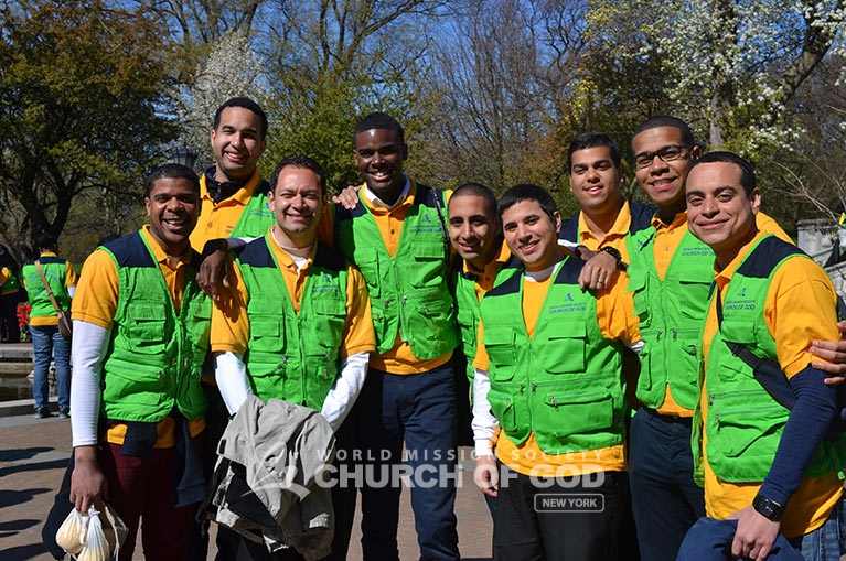 World Mission Society Church of God, Church of God, WMSCOG, green vest, yellow shirts, volunteers, volunteerism, brooklyn botanic garden, News12 Brooklyn, cherry blossom, cherry blossom festival, Sukura Matsuri