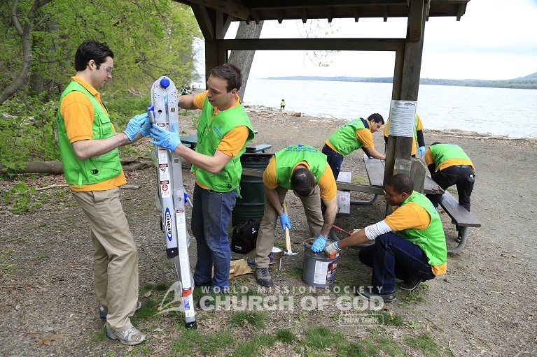 World Mission Society Church of God, Legislator, Christopher Eachus, Orange County, New Windsor, NY, New York, Plum Point Park, Hudson River, Environment, Cleanup, Beautification, Volunteerism, Volunteer