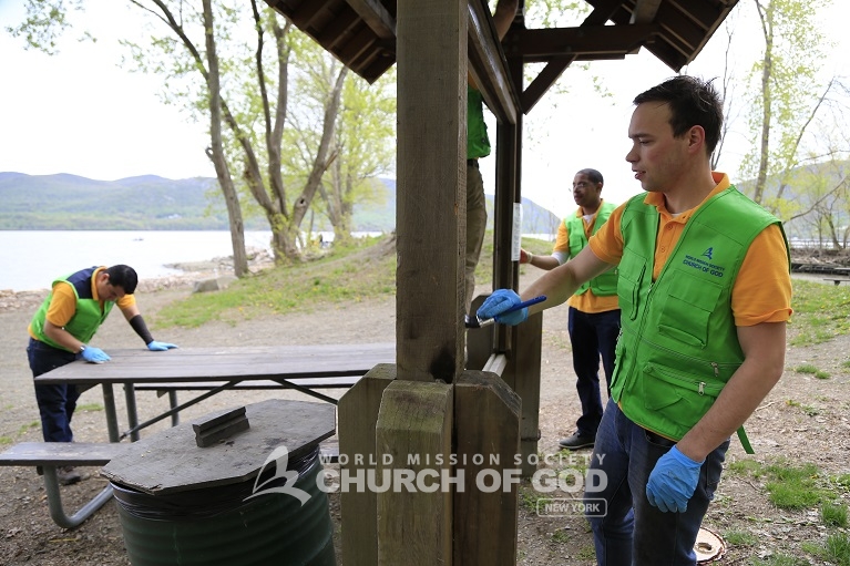 World Mission Society Church of God, Legislator, Christopher Eachus, Orange County, New Windsor, NY, New York, Plum Point Park, Hudson River, Environment, Cleanup, Beautification, Volunteerism, Volunteer