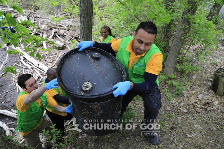 World Mission Society Church of God, Legislator, Christopher Eachus, Orange County, New Windsor, NY, New York, Plum Point Park, Hudson River, Environment, Cleanup, Beautification, Volunteerism, Volunteer