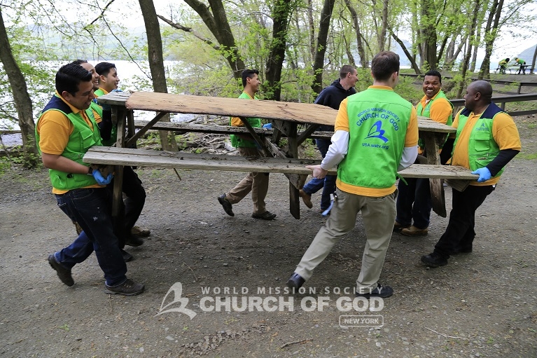 World Mission Society Church of God, Legislator, Christopher Eachus, Orange County, New Windsor, NY, New York, Plum Point Park, Hudson River, Environment, Cleanup, Beautification, Volunteerism, Volunteer