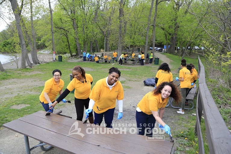 World Mission Society Church of God, Legislator, Christopher Eachus, Orange County, New Windsor, NY, New York, Plum Point Park, Hudson River, Environment, Cleanup, Beautification, Volunteerism, Volunteer