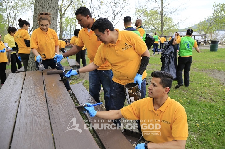 World Mission Society Church of God, Legislator, Christopher Eachus, Orange County, New Windsor, NY, New York, Plum Point Park, Hudson River, Environment, Cleanup, Beautification, Volunteerism, Volunteer