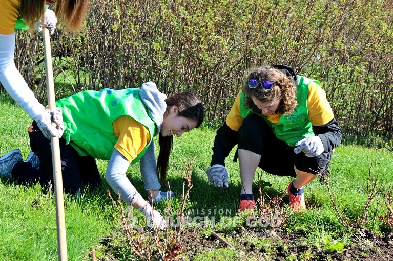 world mission society church of god, wmscog, church of god in new york, church of god in rochester, little falls, maplewood park, rose garden, yellow shirt volunteers, environmental protection