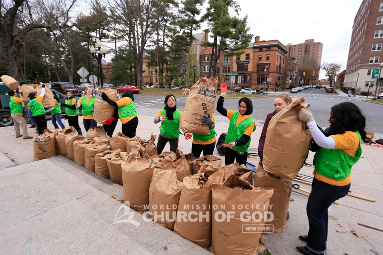 World Mission Society Church of God, wmscog, Mother's Street, cleanup, movement, mother, campaign, trash, garbage, leaves, volunteers, volunteerism, unity, global, world, new york, the bronx, albany, middletown, buffalo, rochester, christian