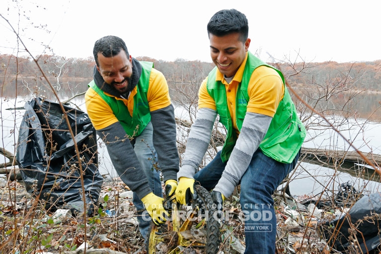 World Mission Society Church of God, wmscog, Mother's Street, cleanup, movement, mother, campaign, trash, garbage, leaves, volunteers, volunteerism, unity, global, world, new york, the bronx, albany, middletown, buffalo, rochester, long island, christian