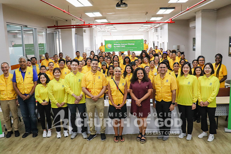 ASEZ WAO volunteers in the Bronx host a clean up along Webster Avenue