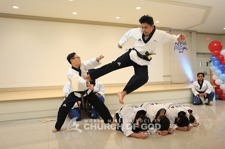 UMA Taekwondo in New Windsor performing a demonstration.
